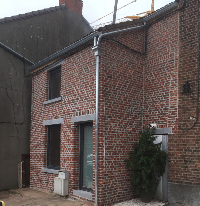 Faade d'une petite maison rnove