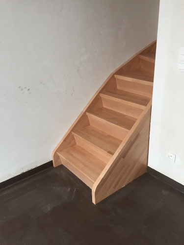 Escalier en htre avec contre-marches inclines