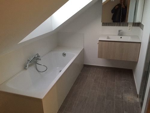 Salle de bain en sous-pente